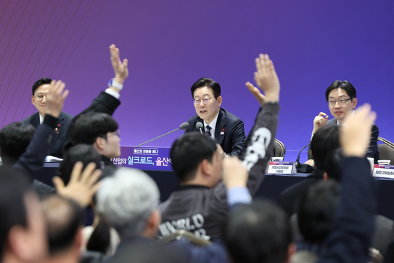 발언권 요청받는 이재명 대통령