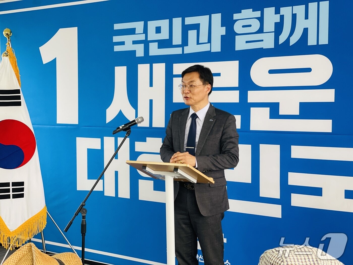 본문 이미지 - 김중남 더불어민주당 강원 강릉시지역위원장.(지역위 제공, 재판매 및 DB 금지)