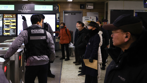 열차 연기발생으로 한때 지하철 1호선 종로3가역 무정차 통과