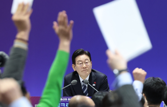 발언권 요청받는 이재명 대통령