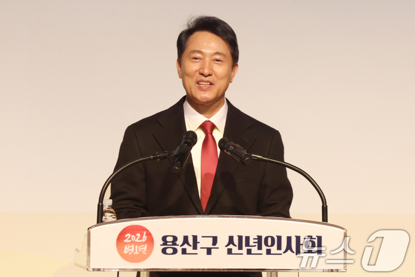 (서울=뉴스1) 이광호 기자 = 오세훈 서울시장이 23일 오후 서울 용산구청에서 열린 용산구 신년인사회에 참석해 새해인사를 하고 있다. 2026.1.23/뉴스1