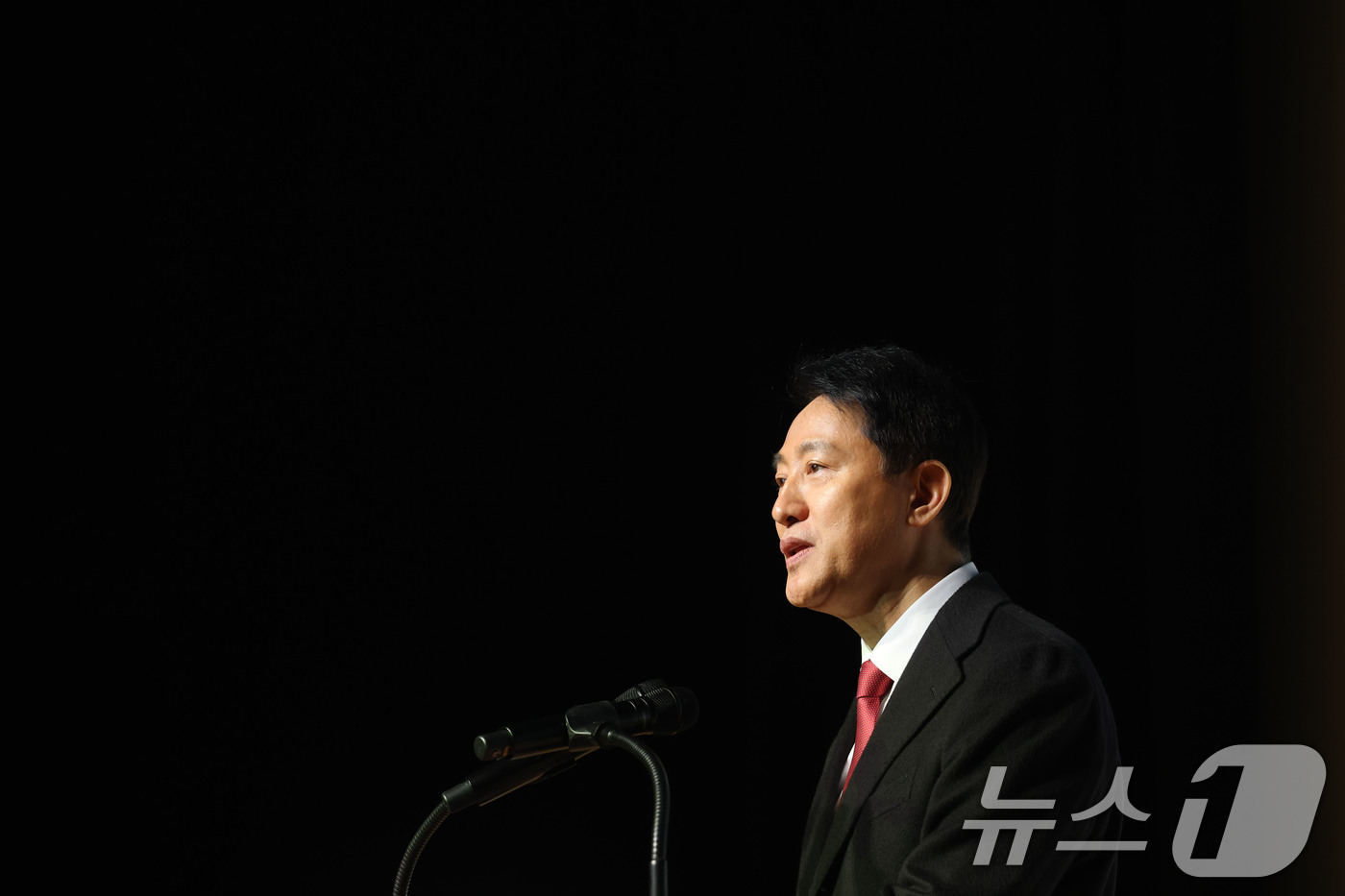 (서울=뉴스1) 이광호 기자 = 오세훈 서울시장이 23일 오후 서울 용산구청에서 열린 용산구 신년인사회에 참석해 새해인사를 하고 있다. 2026.1.23/뉴스1