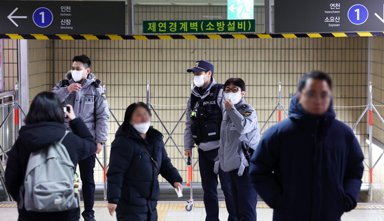 종로3가역 1호선 한때 무정차 통과