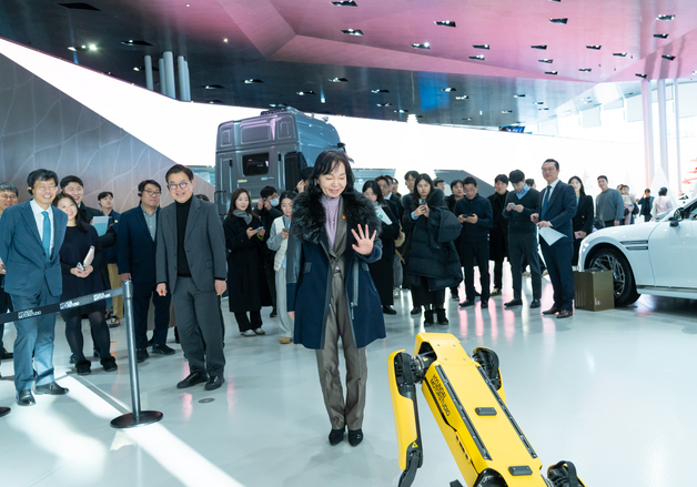 개보위원장 "자율주행차·로봇, 개인정보 보호는 비용 아닌 투자"