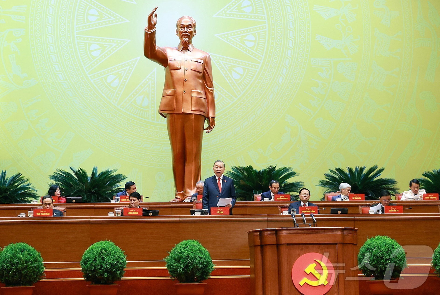 (하노이 로이터=뉴스1) 최종일 선임기자 = 22일 베트남 하노이에서 열린 제14차 전국당대회 투표 세션에 앞서 또럼 베트남 공산당 총비서가 발언하고 있다. 2026.01.22ⓒ …