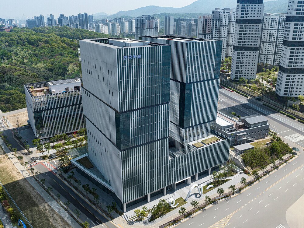 본문 이미지 - 안국약품 과천 신사옥 전경.(안국약품 제공)/뉴스1