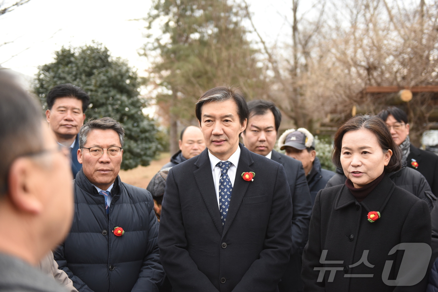 (순천=뉴스1) 김성준 기자 = 조국 조국혁신당 대표가 23일 여순사건 유족들과 만나 특별법 개정안에 대해 이야기를 듣고 있다. 2026.1.23/뉴스1