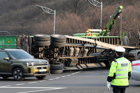 대구 범안삼거리 트레일러 전도 사고
