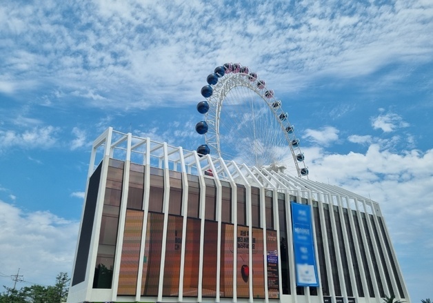 속초 랜드마크 수난사…'대관람차' 해체 위기 '영랑호 부교' 철거 갈등