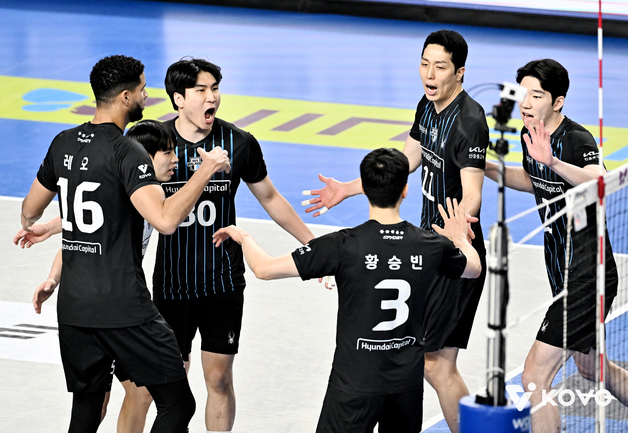 현대캐피탈, 남자부 선두로 올스타 휴식기 맞이…흥국생명, 2위 도약(종합)