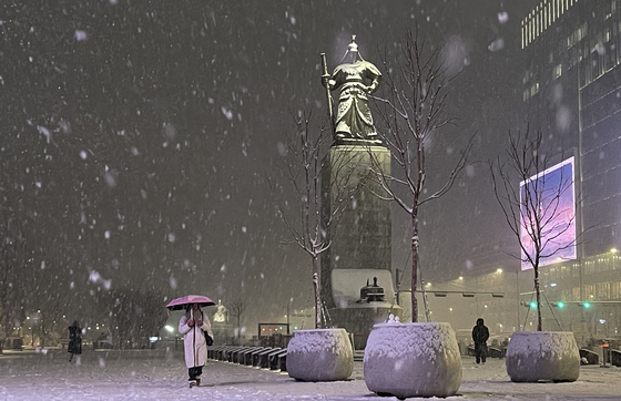 서울시, 한파 속 환경공무관 보호 강화…방한용품 구매비 긴급 지원
