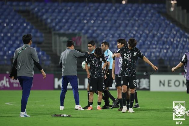 자존심 구긴 한국 축구, 1명 퇴장 당한 베트남에도 패배