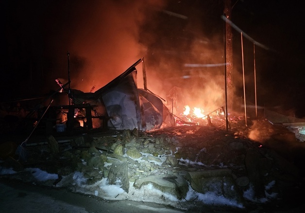 단양군 영춘면 주택서 불 3시간여 만에 진화…2명 자력 대피