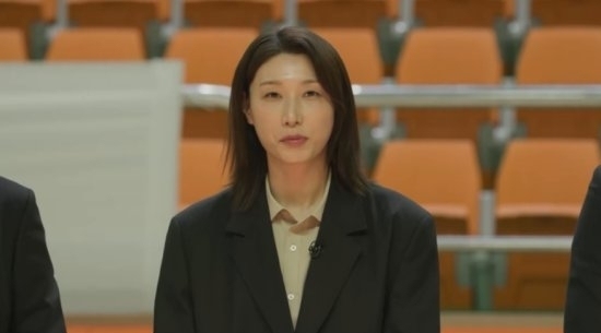'배구 황제' 김연경 '스파이크 워' 출격…'매의 눈' 분석