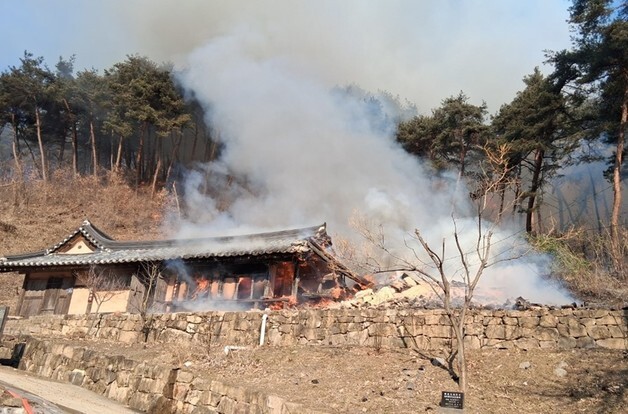 산불로 번진 영주 고택 화재…경북도 문화재 '금양정사' 소실(종합2보)