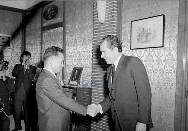 데탕트는 위기였나, 기회였나…유신체제 명분이 된 평화·통일[남북은 그때]