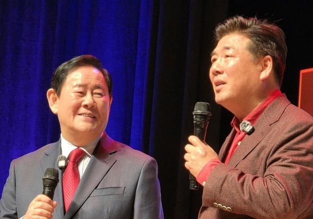 최경환, 출판기념회서 고성국 씨와 북토크