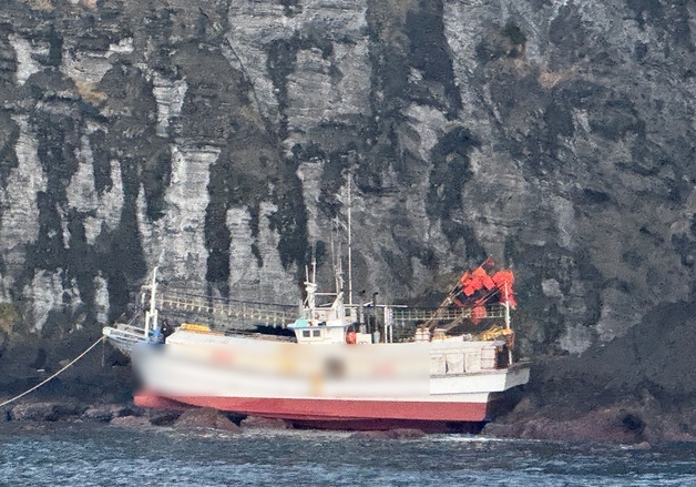 제주 성산일출봉 연안서 어선 좌초…승선원 6명 무사