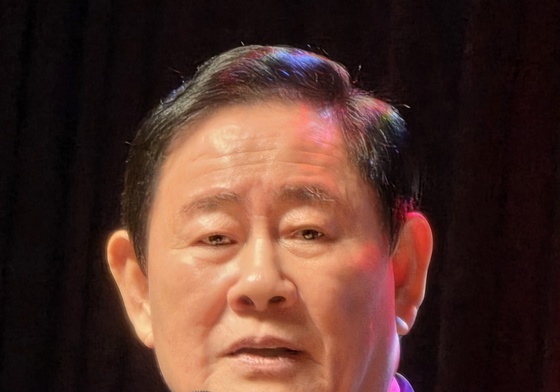 출판기념회서 북콘서트하는 최경환 전 부총리