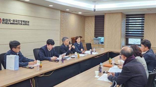 "춘천까지 가야 하는 외국인 민원업무"…원주시, 정부에 불편 호소