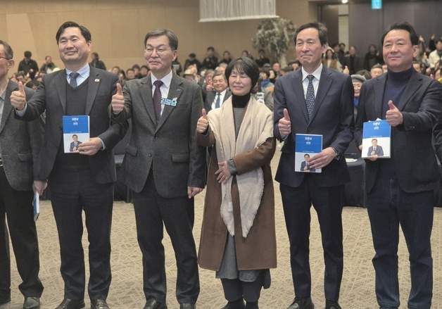 김중남 민주당 강릉지역위원장 출판기념회…우상호·이광재 등 참석