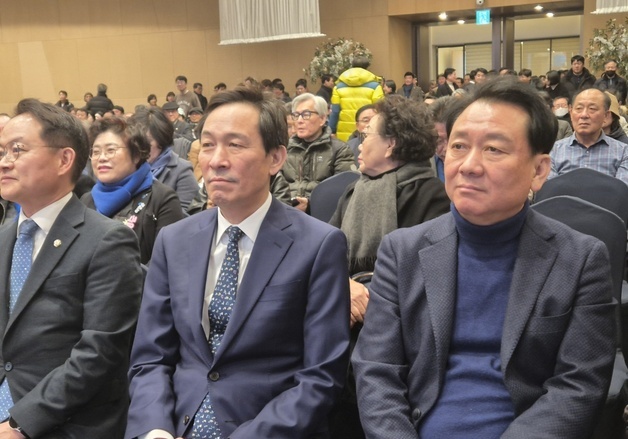 강릉서 마주한 우상호·이광재…민주 강원지사 경쟁 '신호탄'