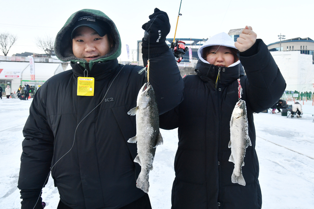 '2026 얼음나라 화천산천어축제' 한파 속 100만 인파 흥행