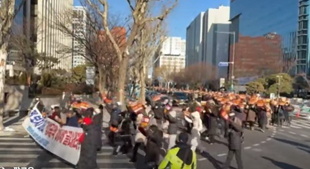 친한계 "한동훈 제명반대 연인원 10만" vs 당권파 "2천명을 부풀려, 블랙코미디"