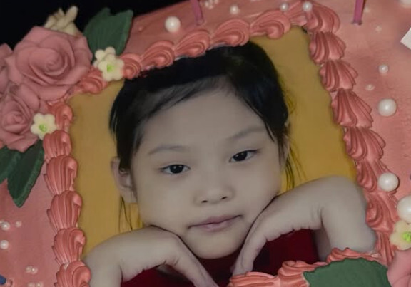 제니, 지금과 똑같은 어린 시절 사진 공개 "기분이 이상해" [N컷]