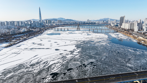 [오늘의 날씨] 강원(26일, 월)…강추위 계속, 동해안·산지 중심 대기 건조