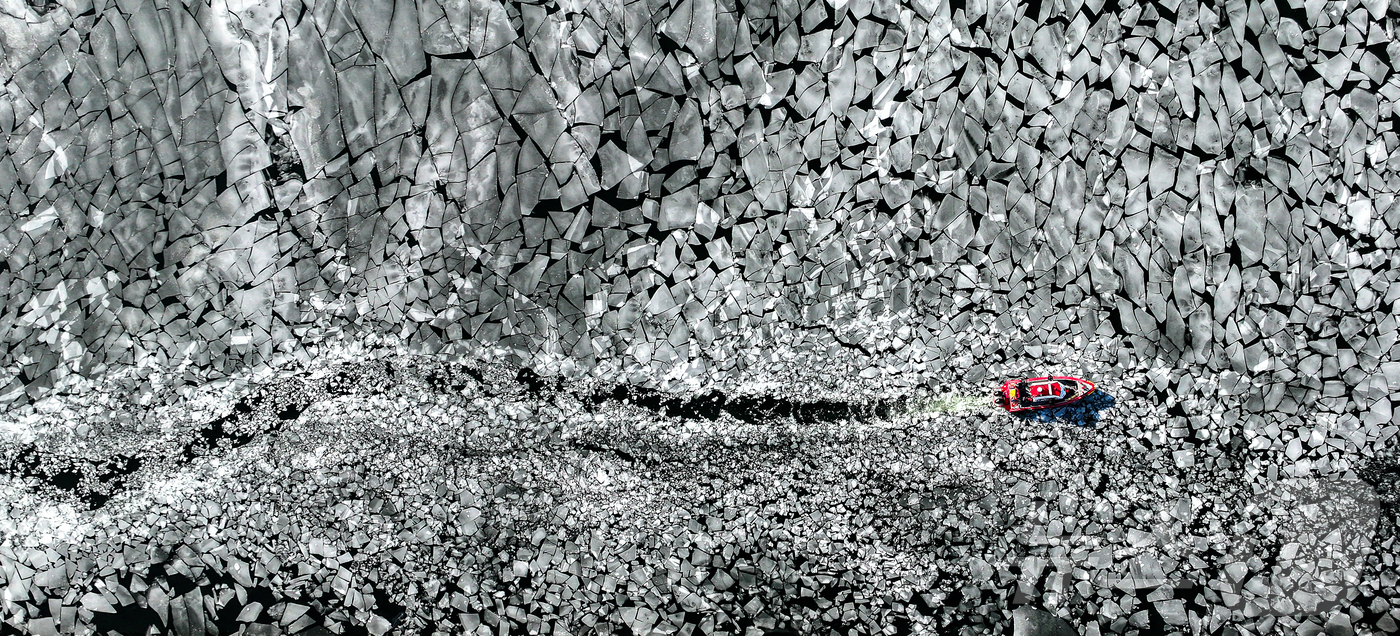 (서울=뉴스1) 김진환 기자 = 전국 대부분 지역 아침 기온이 영하 10도 안팎으로 떨어지며 한파가 이어진 25일 오전 서울 한강 광나루한강공원 선착장 인근에서 119 광나루수난구 …