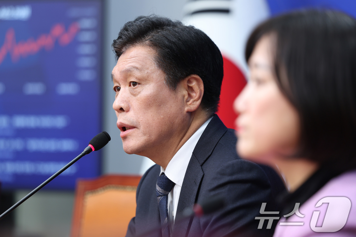 (서울=뉴스1) 신웅수 기자 = 조승래 더불어민주당 사무총장이 25일 서울 여의도 국회에서 현안 기자간담회를 하고 있다. 2026.1.25/뉴스1