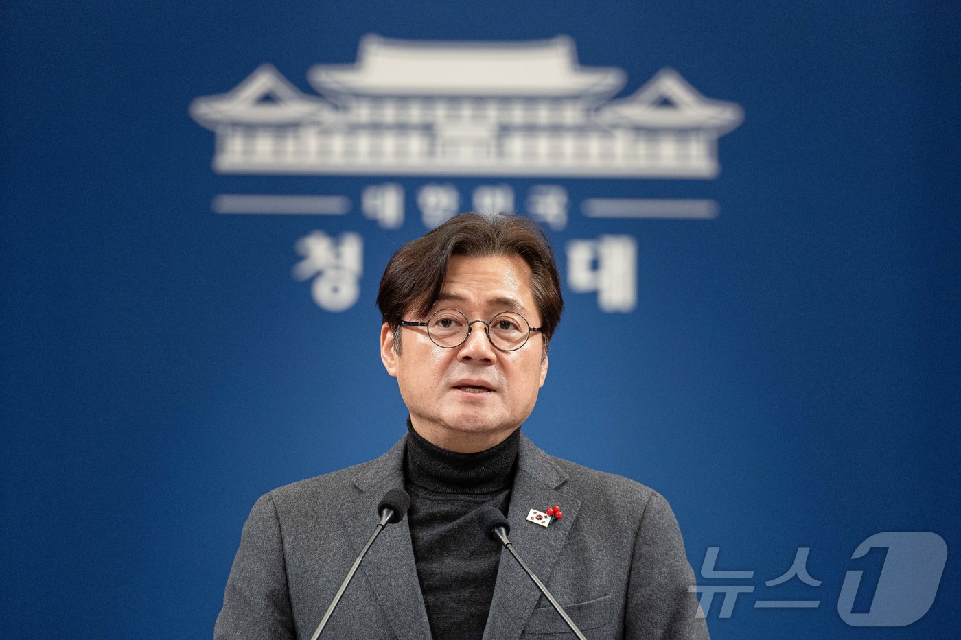 (서울=뉴스1) 이재명 기자 = 홍익표 정무수석이 25일 청와대 춘추관에서 현안 관련 브리핑을 하고 있다.홍 정무수석은 브리핑을 통해 "이재명 대통령은 이혜훈 기획예산처 장관 후보 …