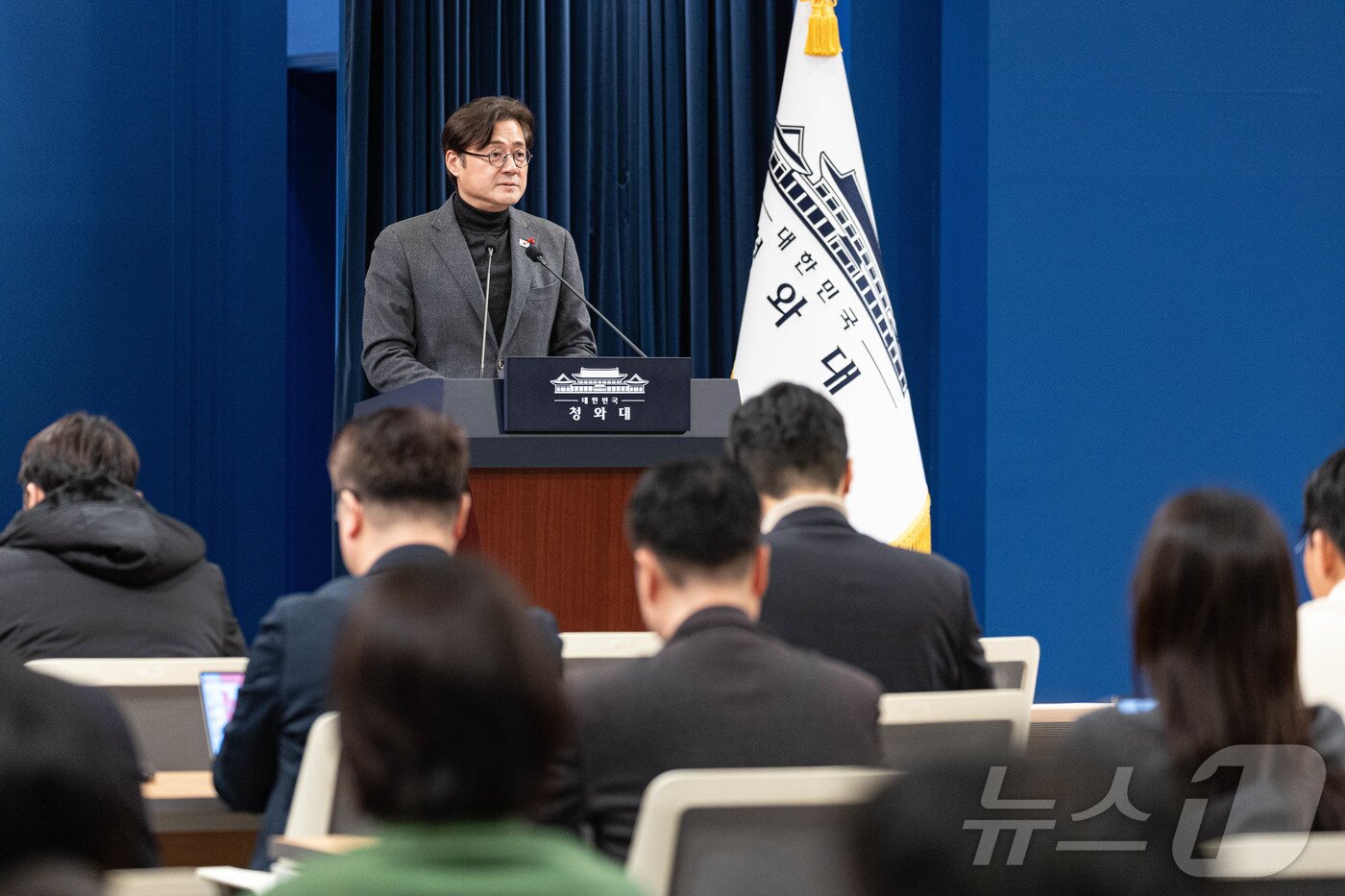 본문 이미지 - 홍익표 정무수석이 25일 청와대 춘추관에서 현안 관련 브리핑을 하고 있다.  2026.1.25/뉴스1 ⓒ News1 이재명 기자