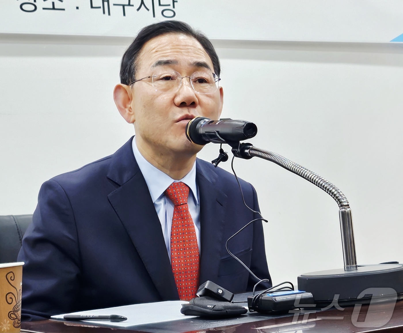 (대구=뉴스1) 남승렬 기자 = 주호영 국회 부의장(60·국민의힘·대구 수성구갑)이 25일 대구 수성구 국민의힘 대구시당에서 기자간담회를 열고, 6·3 지방선거 대구시장 출마와 관 …