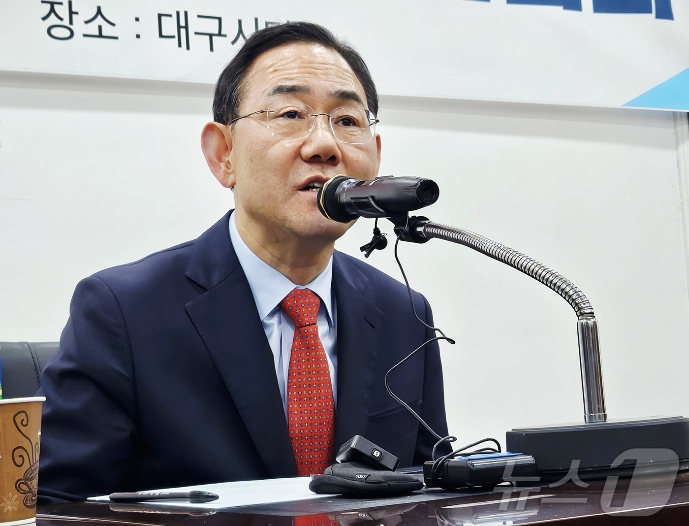 (대구=뉴스1) 남승렬 기자 = 주호영 국회 부의장(60·국민의힘·대구 수성구갑)이 25일 대구 수성구 국민의힘 대구시당에서 기자간담회를 열고, 6·3 지방선거 대구시장 출마와 관 …