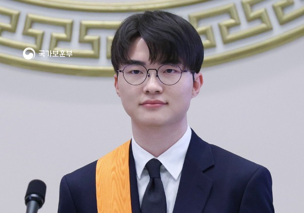 '청룡장 수훈' 페이커, 국립현충원 안장 대상? 보훈부 답변은