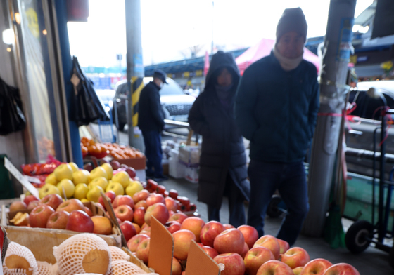 전통시장·마트 모두 설 차례상 비용 내려