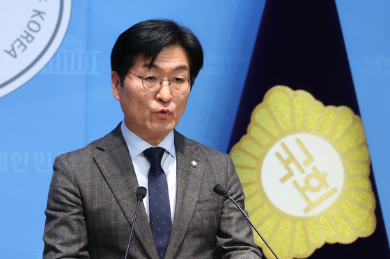 이혜훈 지명 철회 관련 브리핑하는 박해철 대변인