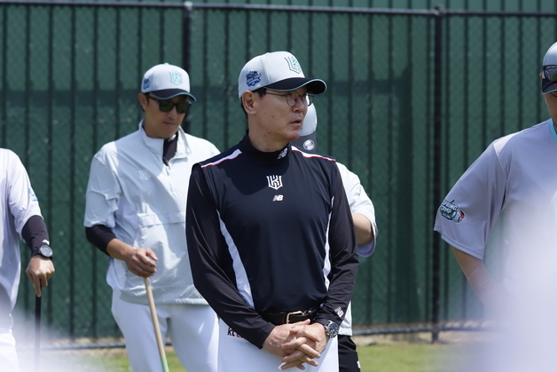 프로야구 KT, 호주 스프링캠프 스타트…이강철 "팀 KT로 뭉쳐야"