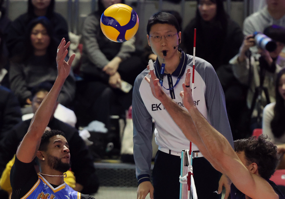 공격 시도하는 레오