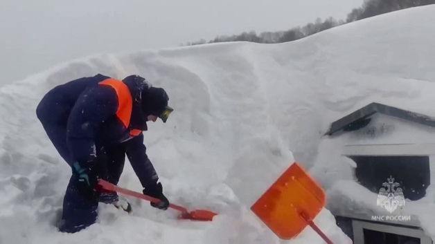 "이런 폭설은 처음" 러 캄차카 60년래 최악 눈폭탄…비상사태 선포