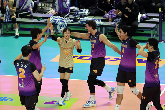 문정원, V-스타 '홍일점'