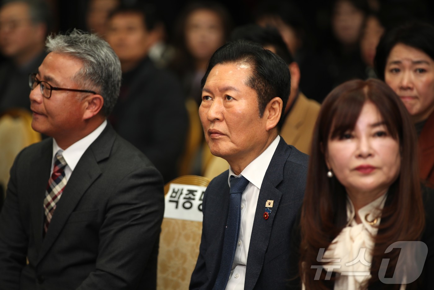 (제주=뉴스1) 강승남 기자 = 더불어민주당 정청래 대표가 25일 오후 제주상공회의소에서 열린 '청솔포럼' 비전 선포식에 참석했다. 청솔포럼은 정 대표를 지지하는 모임이다. 202 …