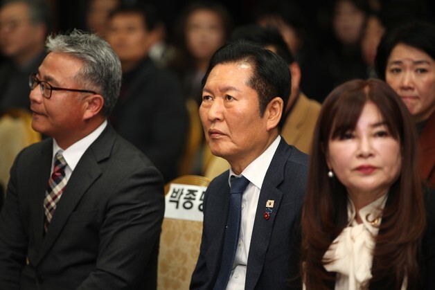 지자자 모임에 참석한 정청래 대표