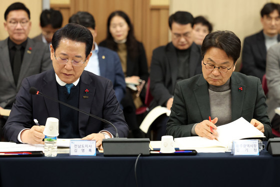 김영록 지사 "통합시 주 소재지 폭넓은 논의로 27일 매듭지어야"