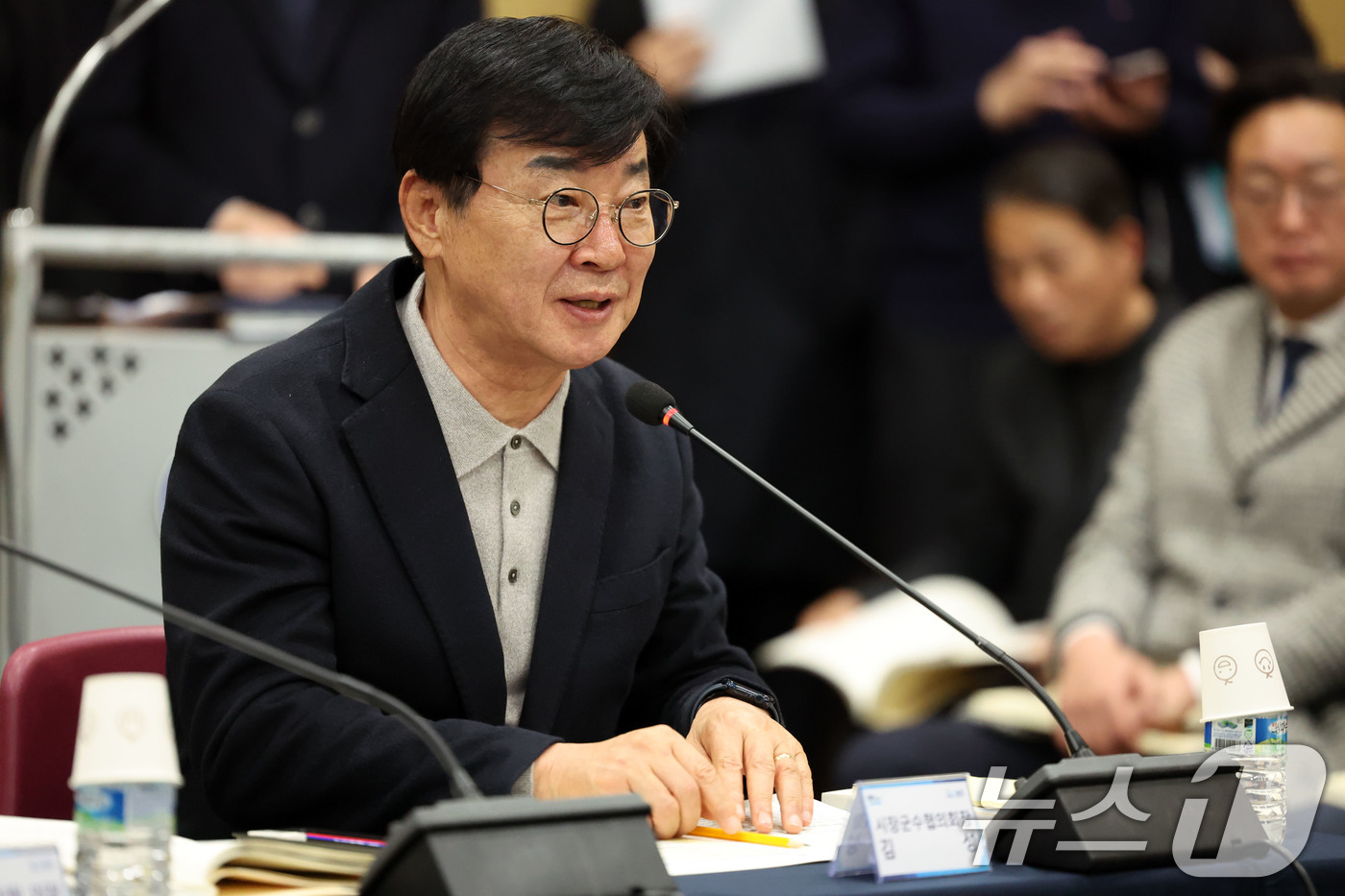 (광주=뉴스1) 이승현 기자 = 김성 전남 장흥군수(전남시장군수협의회장)가 25일 광주 서구 김대중컨벤션센터에서 열린 광주전남 행정통합 특별법 제정을 위한 간담회에서 발언하고 있다 …