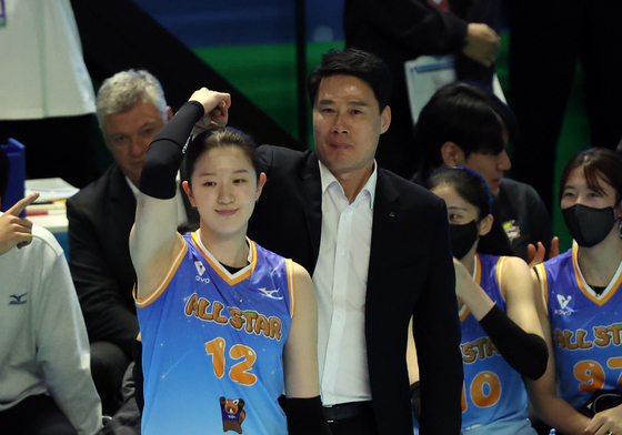 배구장을 '청룡영화제' 만든 강성형·이다현