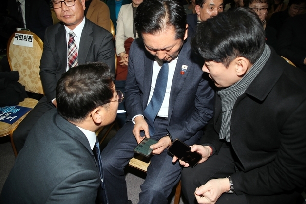 이해찬 전 총리 별세 보고 받는 정청래 대표