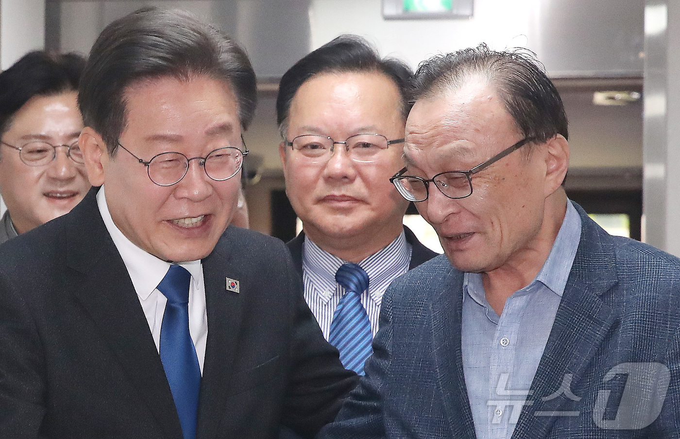 (서울=뉴스1) = 베트남 출장 중 심근경색으로 위중한 상태에 빠졌던 이해찬 민주평화통일자문회의 수석부의장이 25일  베트남 호찌민에서 향년 73세를 일기로 별세했다. 사진은 지난 …